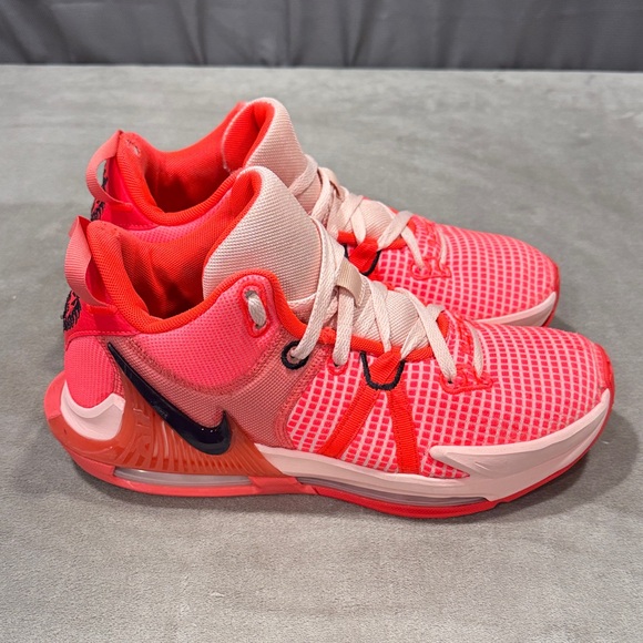 Nike Lebron Witness VII Basketball Shoes main image 11